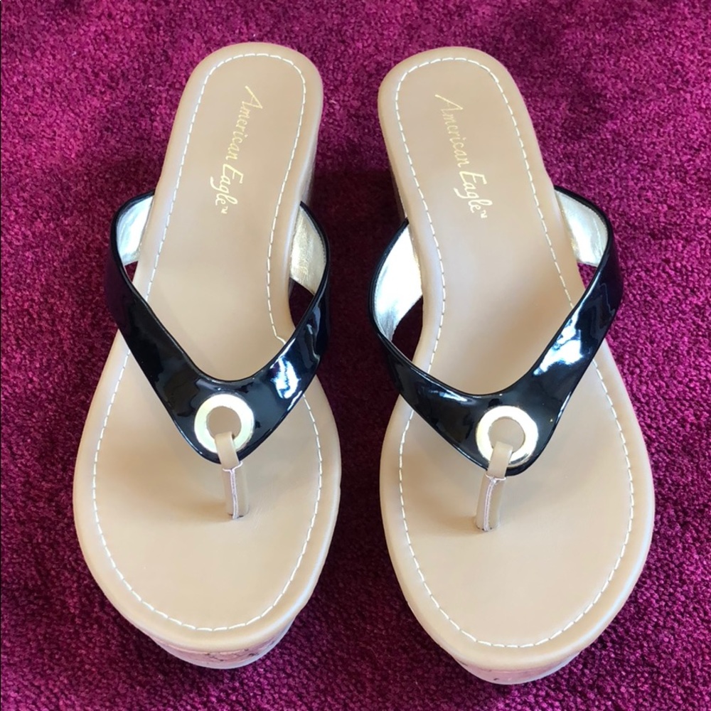 American Eagle Outfitters Black and Tan Patent Thong Sandals